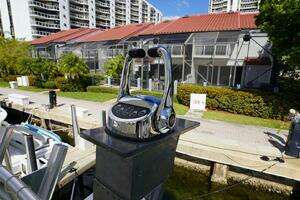 2005 Ocean Yachts thumbnail 15
