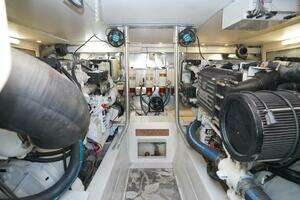2005 Ocean Yachts thumbnail 43