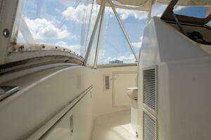 2005 Ocean Yachts thumbnail 32
