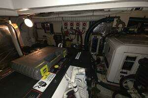 2008 Cruisers Yachts thumbnail 53