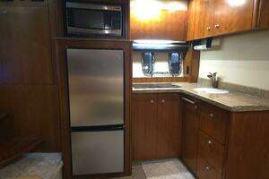 2008 Cruisers Yachts thumbnail 28