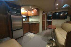 2008 Cruisers Yachts thumbnail 8