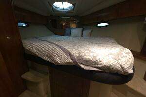 2008 Cruisers Yachts thumbnail 14