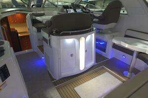 2008 Cruisers Yachts thumbnail 32