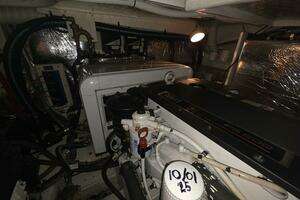 2008 Cruisers Yachts thumbnail 52