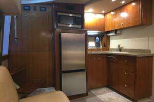 2008 Cruisers Yachts thumbnail 5