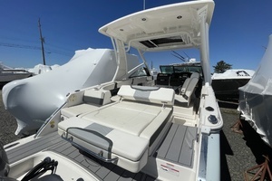 2023 Chaparral 280 OSX thumbnail 11
