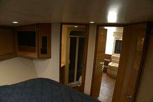 2002 Viking 43 Open thumbnail 15