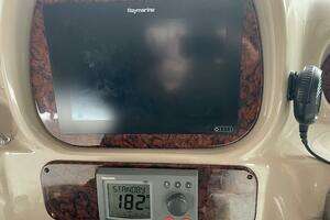 2001 Sea Ray 380 Sundancer thumbnail 14