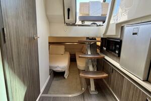 2022 Sea Ray Sundancer 320 thumbnail 11