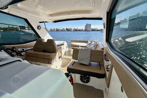 2022 Sea Ray Sundancer 320 thumbnail 16