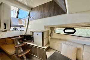 2022 Sea Ray Sundancer 320 thumbnail 8