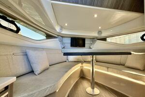 2022 Sea Ray Sundancer 320 thumbnail 9