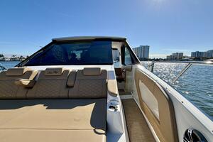 2022 Sea Ray Sundancer 320 thumbnail 15