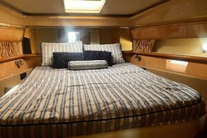 55FT (16.79M) FERRETTI YACHTS