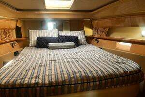 2004 Ferretti Yachts 530 thumbnail 11