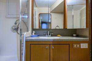 2001 Ocean Yachts 56 Super Sport thumbnail 64