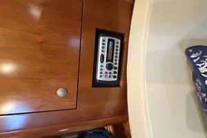 2007 Cruisers Yachts 370 Express thumbnail 9