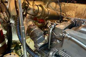 2007 Cruisers Yachts 370 Express thumbnail 29