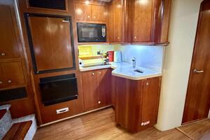 2007 Cruisers Yachts 370 Express thumbnail 11