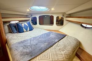 2007 Cruisers Yachts 370 Express thumbnail 5
