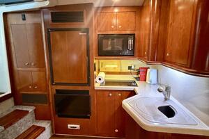 2007 Cruisers Yachts 370 Express thumbnail 12