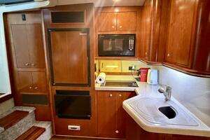 2007 Cruisers Yachts 370 Express thumbnail 12