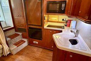 2007 Cruisers Yachts 370 Express thumbnail 14