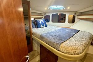 2007 Cruisers Yachts 370 Express thumbnail 4