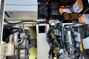 2007 Cruisers Yachts 370 Express thumbnail 24
