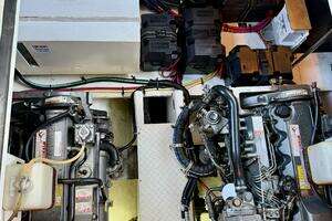 2007 Cruisers Yachts 370 Express thumbnail 24