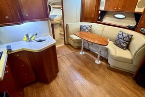 2007 Cruisers Yachts 370 Express thumbnail 10