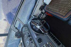 2007 Cruisers Yachts 370 Express thumbnail 18