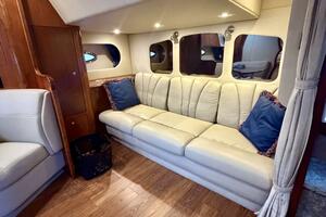 2007 Cruisers Yachts 370 Express thumbnail 7