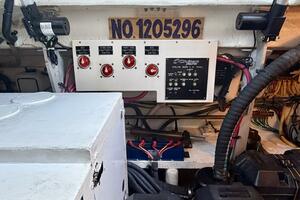 2007 Cruisers Yachts 370 Express thumbnail 27