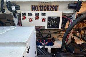 2007 Cruisers Yachts 370 Express thumbnail 27