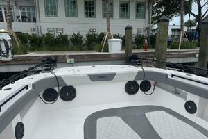 35FT (10.92M) INVINCIBLE Worth Avenue Yachts