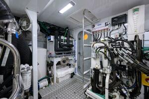 Princess Y78 - Engine Room 