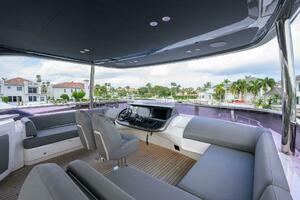 Princess Y78 - Flybridge Helm