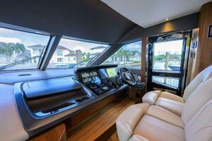 Princess Y78 - Interior Helm