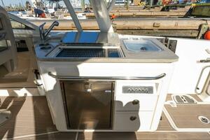 2017 Boston Whaler 320 Vantage thumbnail 15