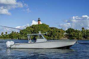 2011 Yellowfin 39 Offshore thumbnail 2