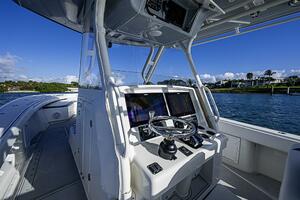 2011 Yellowfin 39 Offshore thumbnail 10