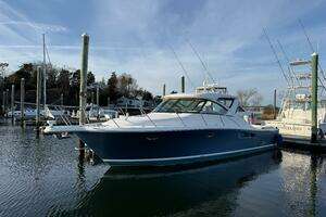 2013 Tiara Yachts 3600 Coronet thumbnail 2