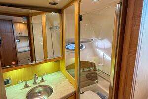 2013 Tiara Yachts 3600 Coronet thumbnail 38