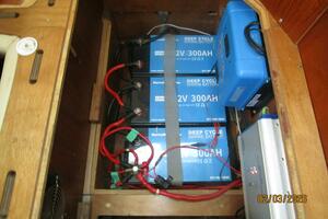 Photo 5922343 for 2008 Jeanneau Sun Odyssey 54DS Dan Marco IV 54' Jeanneau battery bank