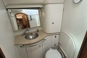 Photo 5922653 for 2008 Jeanneau Sun Odyssey 54DS Dan Marco IV 54' Jeanneau port aft stateroom head