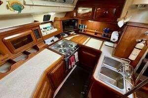1991 Hunter Passage 42 thumbnail 4