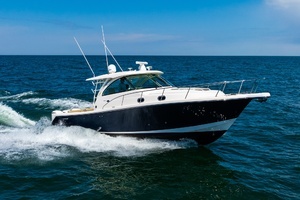 2016 Pursuit OS 385 Offshore thumbnail 3