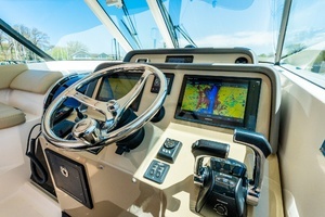 2016 Pursuit OS 385 Offshore thumbnail 10